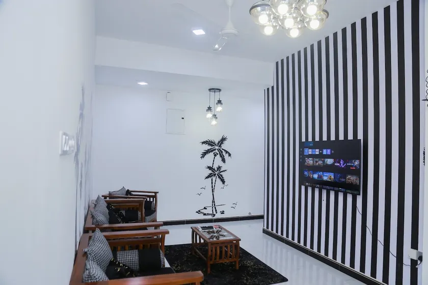 TWO BED HOUSE- Luxury Flat & Fantastic Sea View - Image 1