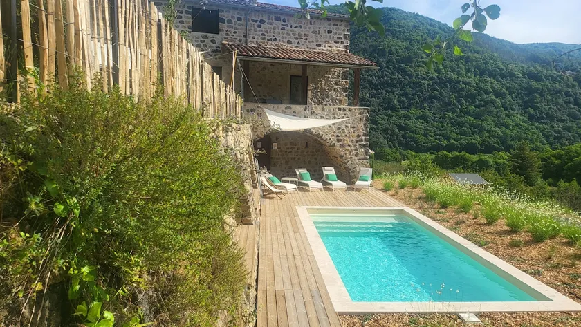 Authentic stone house - Image 1