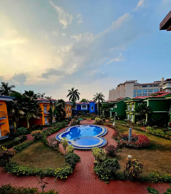Beachfront Nest: Colva 1BHK, Pool View - Image 1