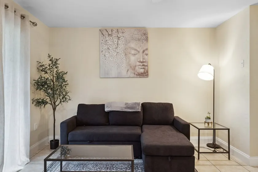 Free Parking-ONLY 3 min to UF, Downtown & Midtown! - Image 1