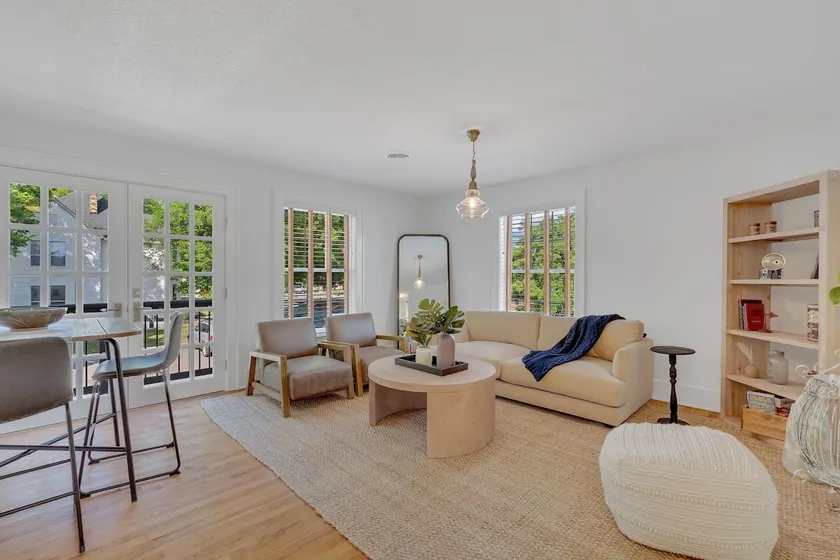 Convenient, Luxurious Home in Downtown Maryville - Image 1
