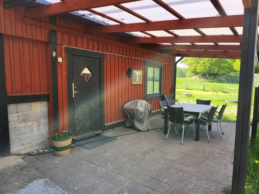 Cabin in the countryside - Image 1