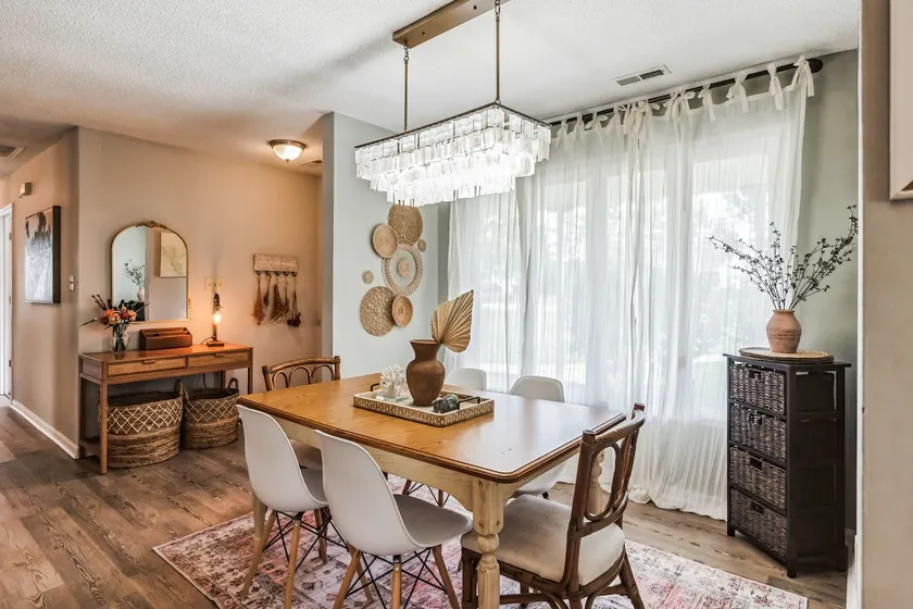 5 min from Main Gate: 2 Kings | Sleeps 8 - Image 1
