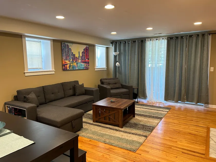 Spacious, one-level condo adjacent to Jackson Park - Image 1