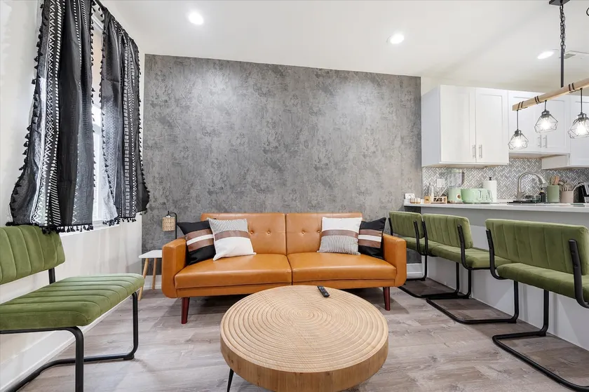 Stylish Cozy Boho • 10 Min to Downtown • Sleeps 5 - Image 1