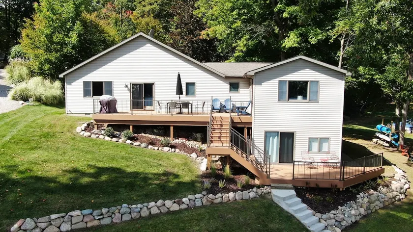 Lakefront Escape +Guest Suite by Tullymore/St Ives - Image 1