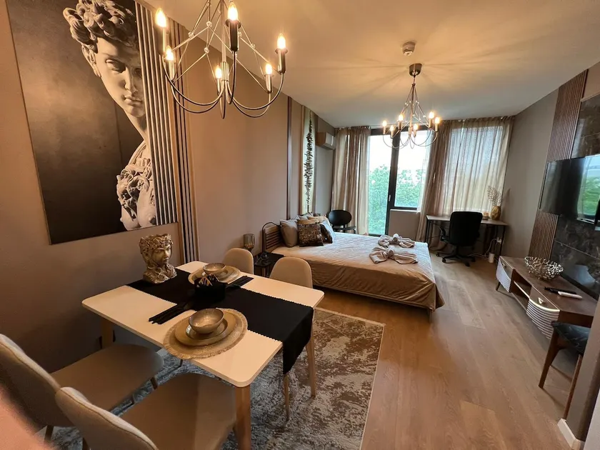 Rome Stylish Apt w Working Space and WiFi near UNSS - Image 1
