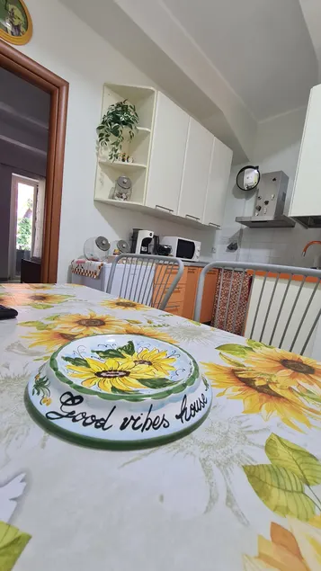 Good Vibes House - Image 1