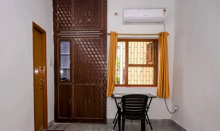 Kankarbagh, Couple Friendly, Quiet, Rail5m Fly 20m - Image 1