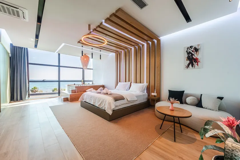 Marina Luxury Suite 101 by PS - Image 1