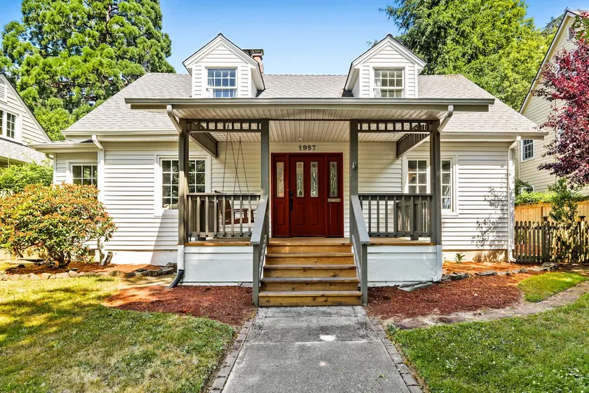 Newly Renovated Bungalow near UO - Image 1