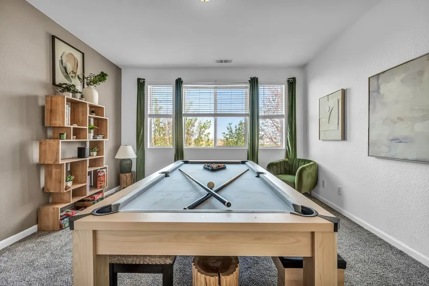 Convenient Location, Pool Table, Board Games, BBQ - Image 1
