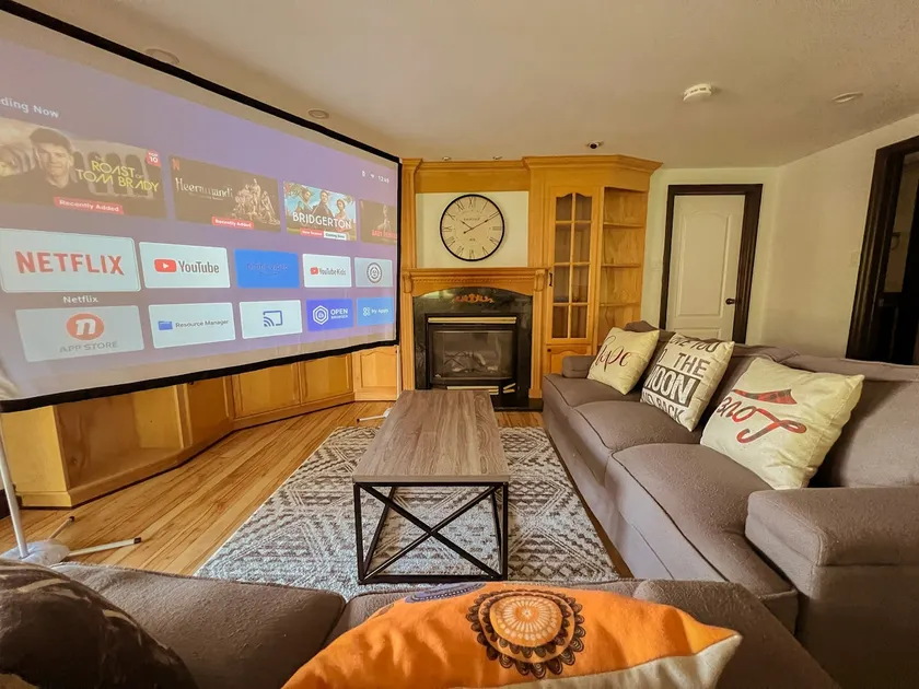 Beautiful Waterfront Cottage with Pool&HomeTheater - Image 1