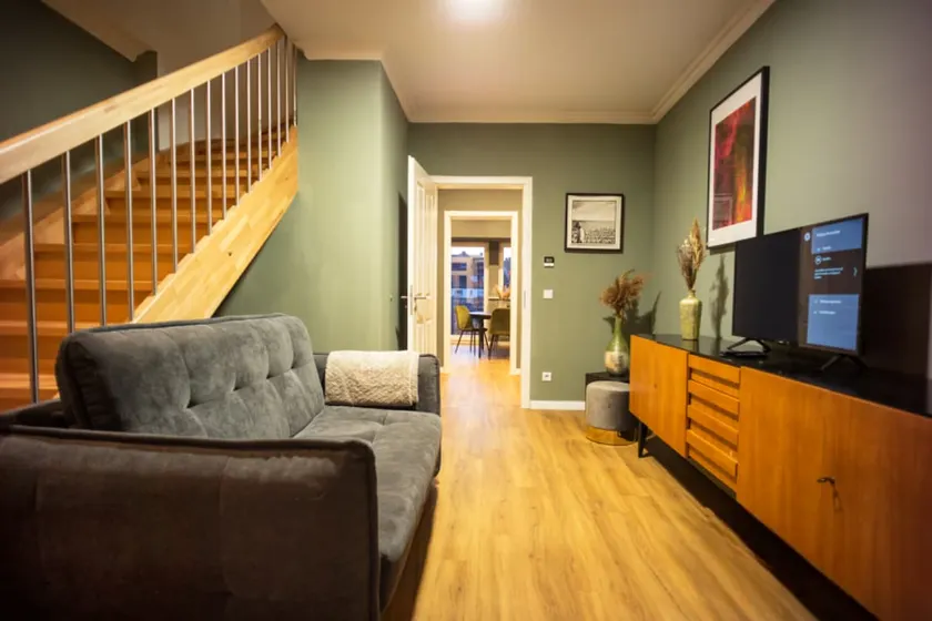 10-person penthouse with terrace & kitchen - Image 1
