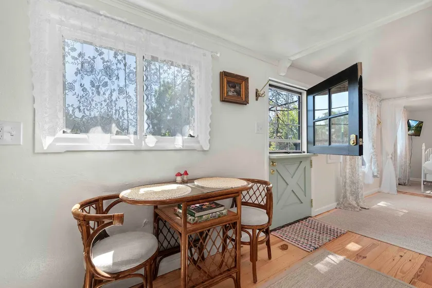 Cozy Historic Cottage - Image 1