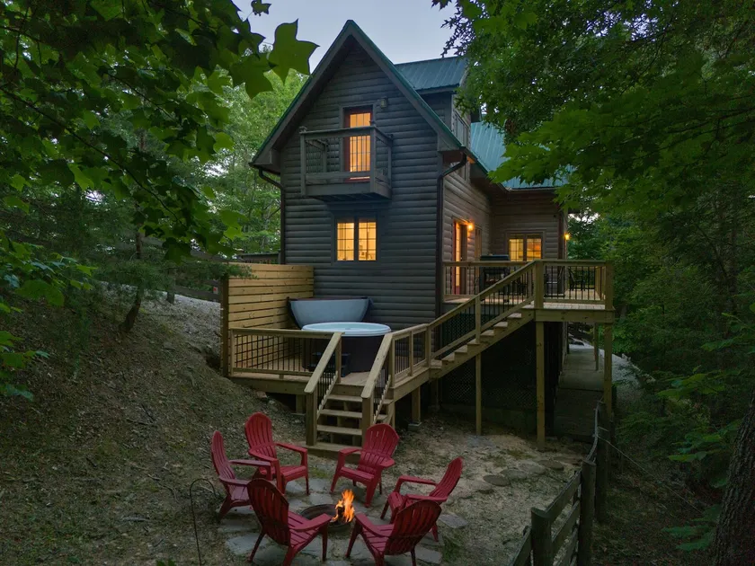 Fels Haus | In Cliffview Resort, Hot Tub, King Bed - Image 1