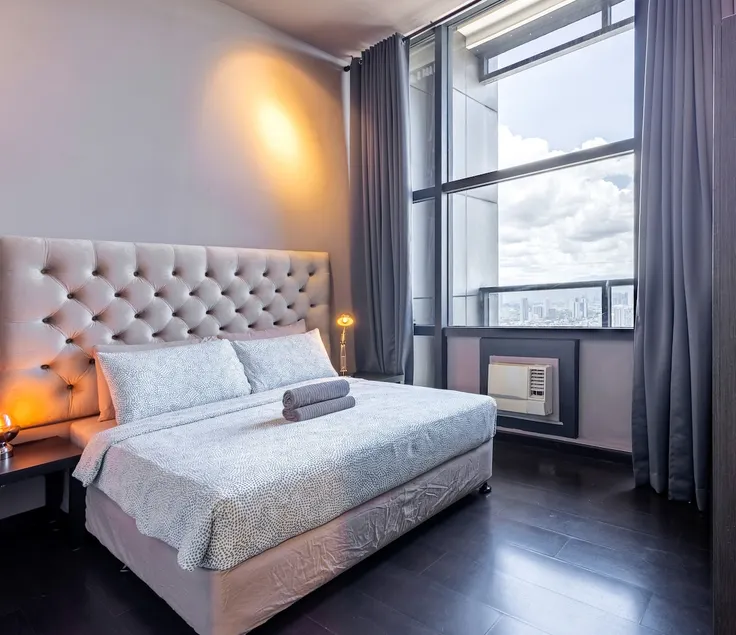 Highest Airbnb! Penthouse 2BR @ Gramercy, 65” TV - Image 1