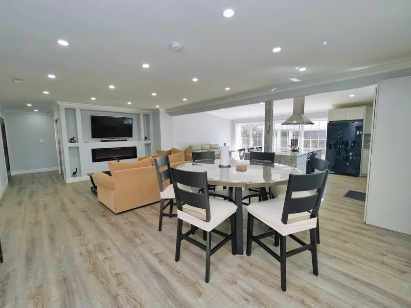 Luxury 4BR/Bath • 3 Master Suites • AC • 10 GB Wi-Fi - Image 1