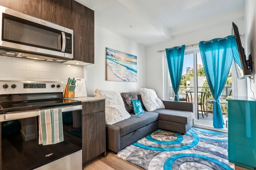 Downtown Calgary Oasis - Image 1