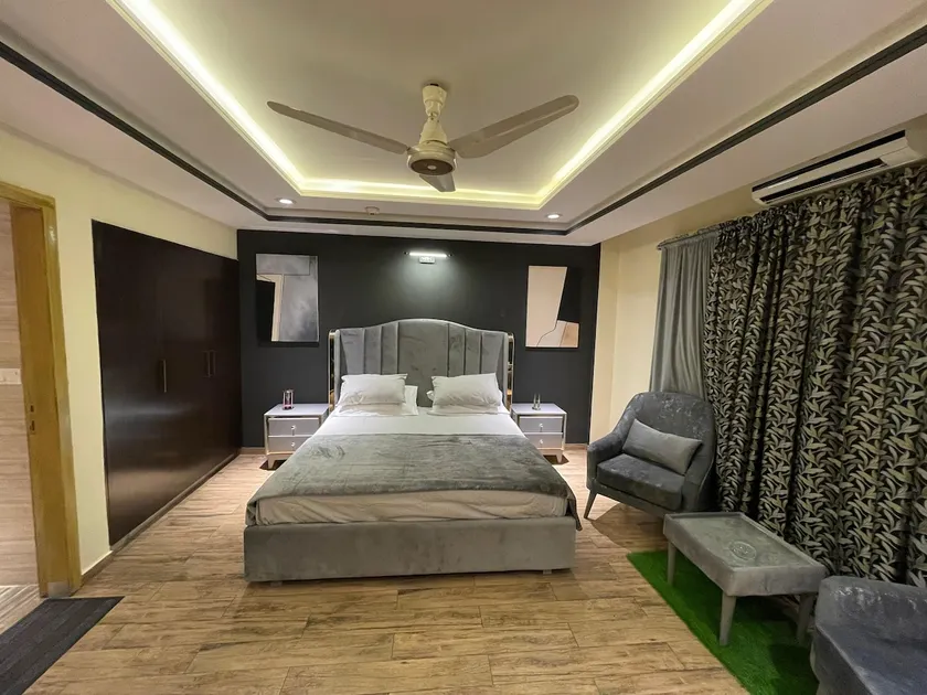 Elites Inn | Luxe & Modern 1 BHK Apartment - Image 1