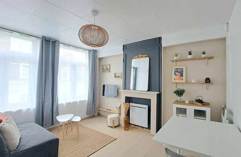 Elegant renovated 2 bedroom apartment in the heart of Wazemmes - Image 1