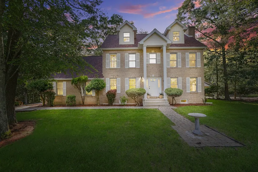 Large Luxury Estate-Upscale Community-Hot Tub-Lake - Image 1