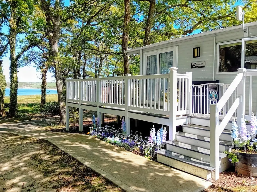 Peaceful Bay View Chalet,Pet Friendly, Own Parking - Image 1