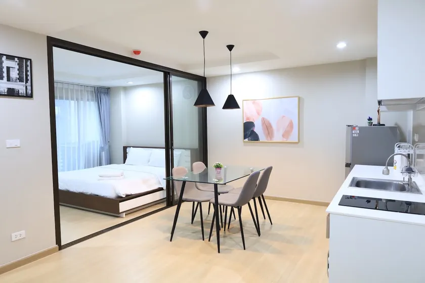 The Monotone, 2 bedrooms for 4 people - Image 1