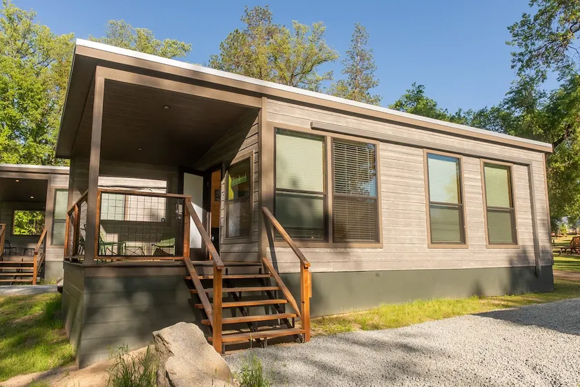 Pet-friendly cabin w/ hot tub & lake access - Image 1