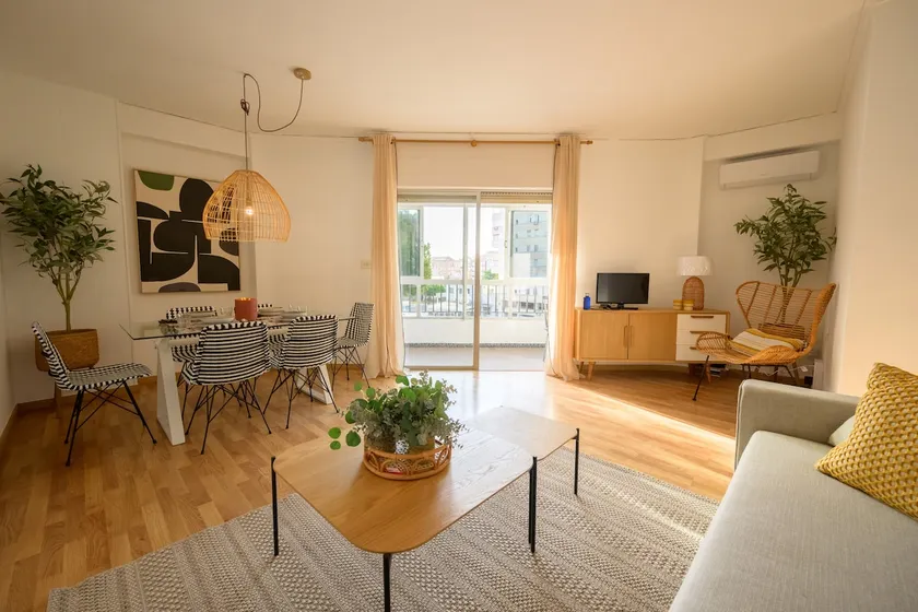 Coastal Getaway, Port and Beach - Image 1