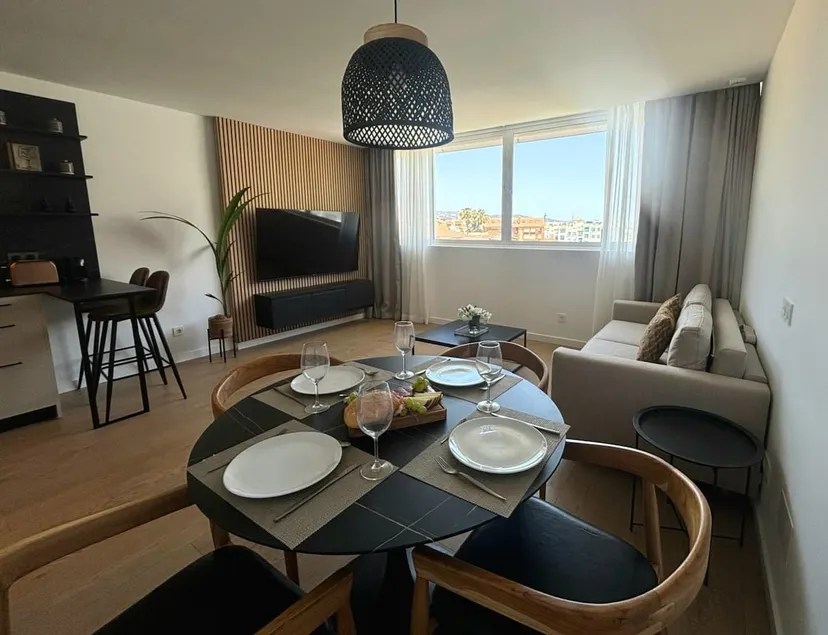 Exclusive, central and with a pool - Image 1