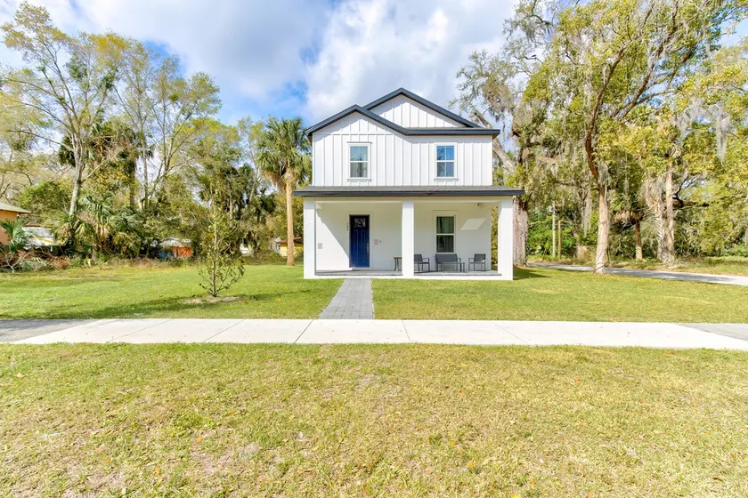 The Hub | Four Bedroom House | Close to Downtown - Image 1