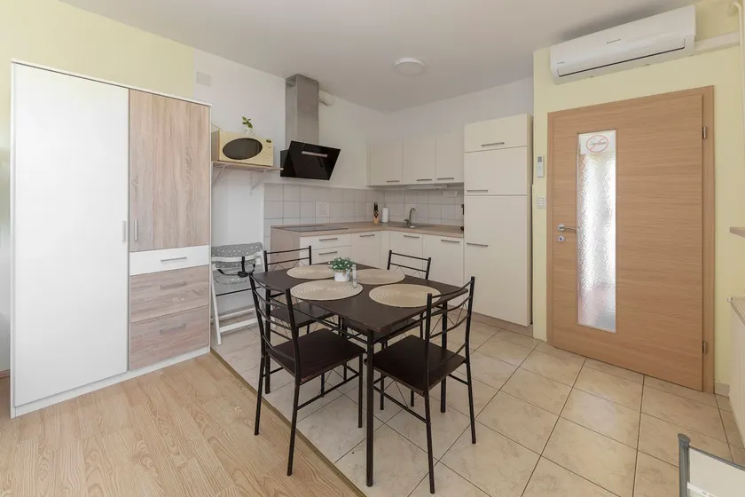 Apartma Vesna | Peaceful Koper near Beach (4+0) - Image 1