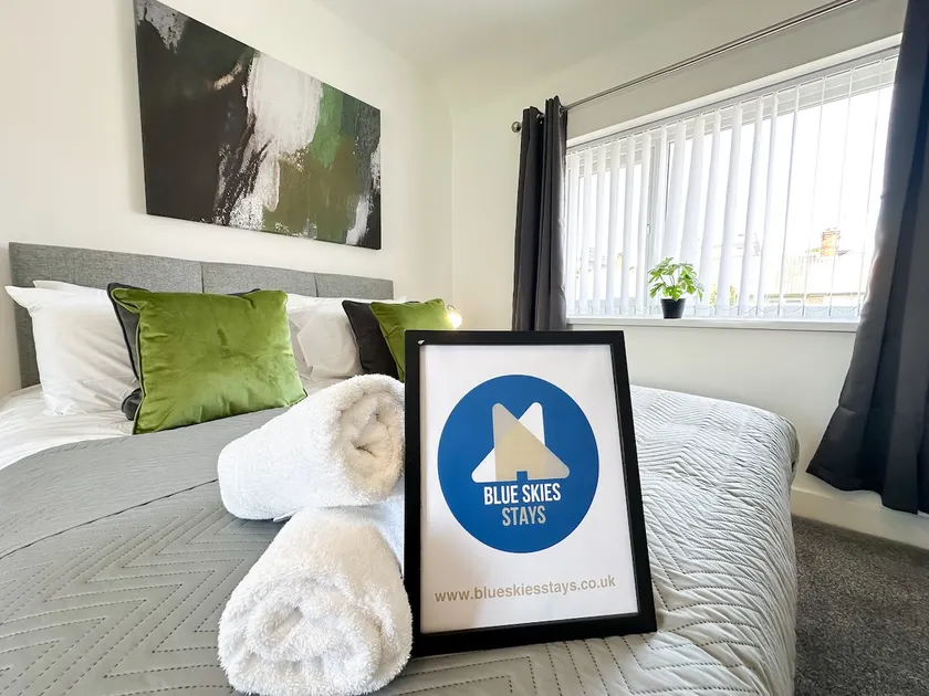 Malvern House by Blue Skies Stays - Image 1