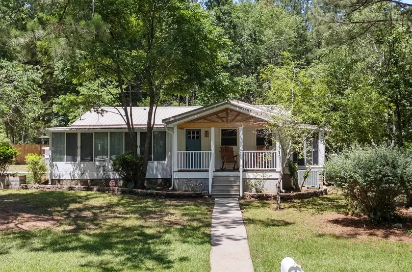 Super Cute, Pet Friendly 3BR/2BA LKG Boho Bungalow - Image 1