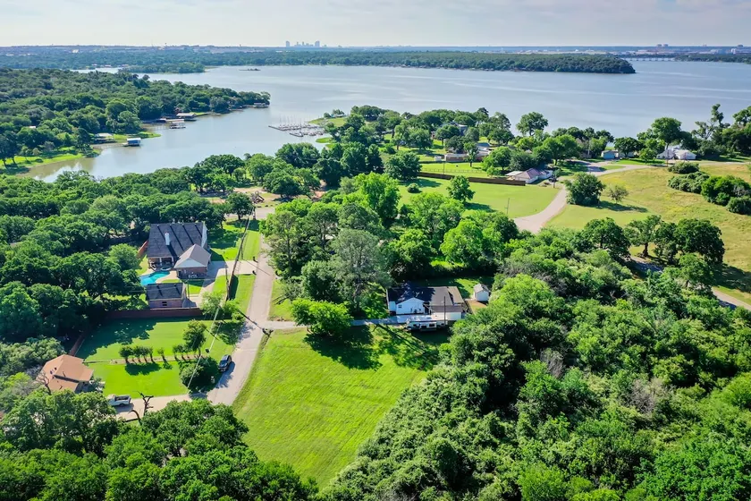 Retreat w/Hottub, Lake Rentals, & Outdoor Playroom - Image 1