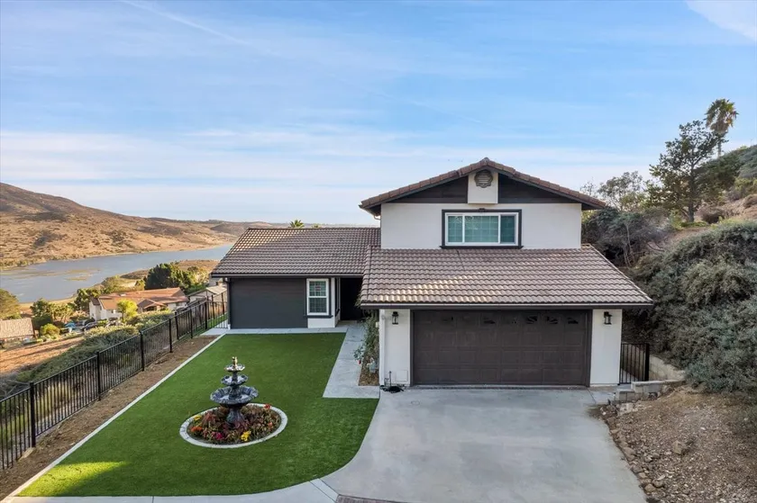 Luxury 4 BR w/ Serene Lake Views - Image 1