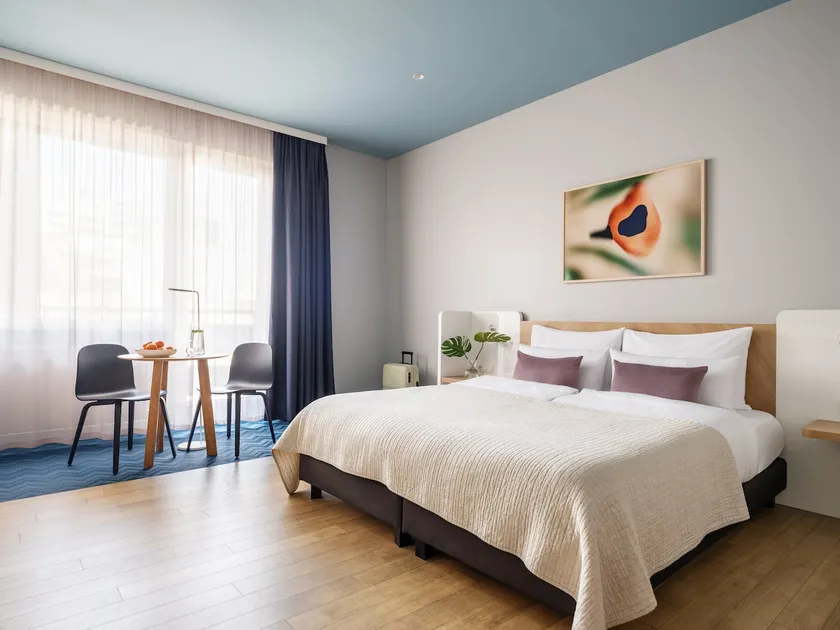 Numa | Medium Room with Balcony near Berlin Zoo - Image 1