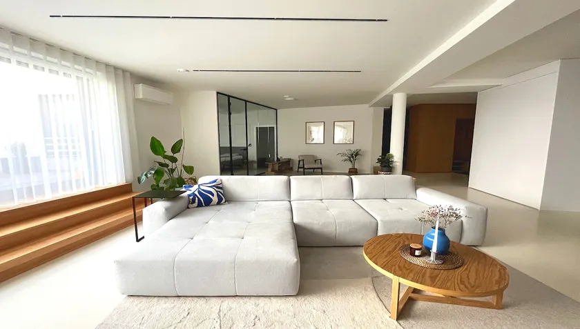 Spacious New Apartment in Center (178 m²) - Image 1