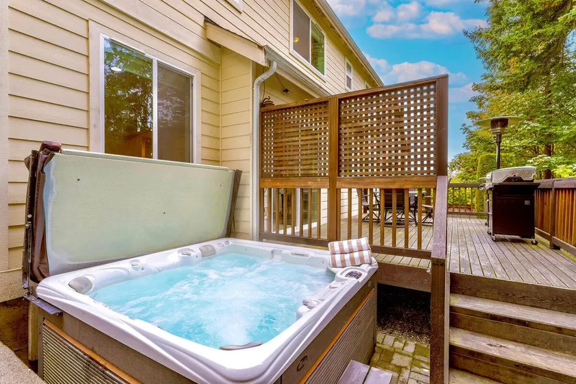 Hot Tub, Dog-Friendly, Games, 19-Min to Downtown - Image 1