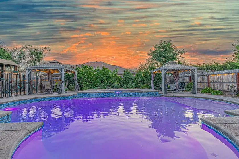 5bd 3ba Pool&Hot Tub House w/dedicated workspace - Image 1