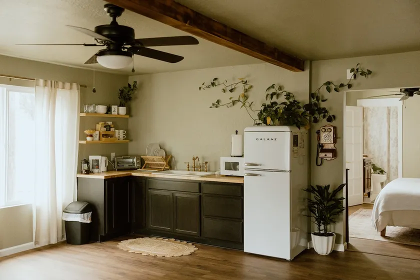 Cozy Cottage On Local Flower Farm - Image 1