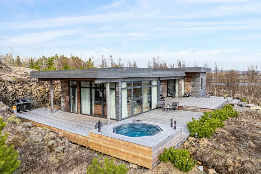 Golden Circle 4BR Escape w/ Hot Tub & Views - Image 1