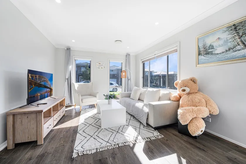 6Br near Schofield Rousehill Centre - Image 1