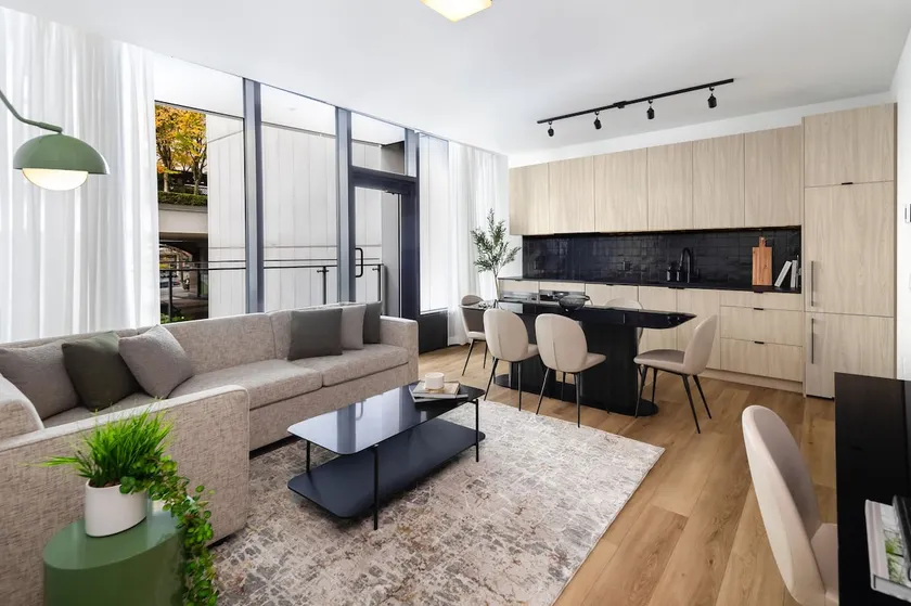 Smithe House- Modern Family Apartment -Yaletown - Image 1