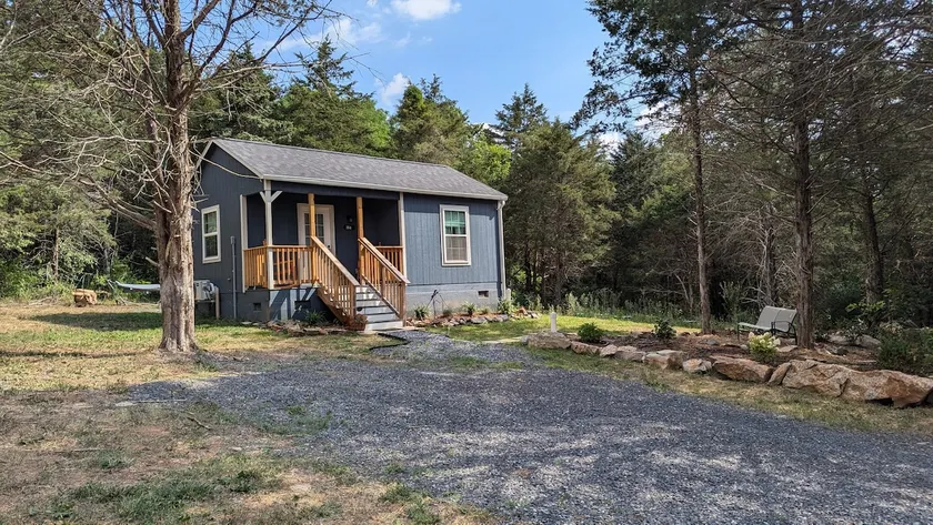 A cabin getaway! - Image 1