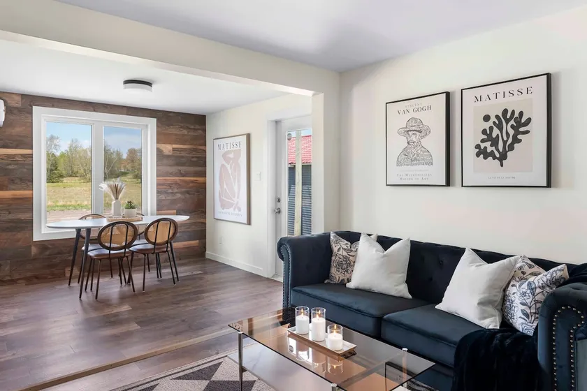 Walk to YQM Country Fest/ 3 BDRM, Central - Image 1