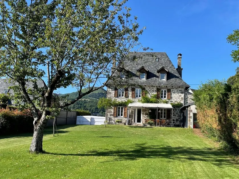 Family home in Auvergne, nature and comfort - Image 1