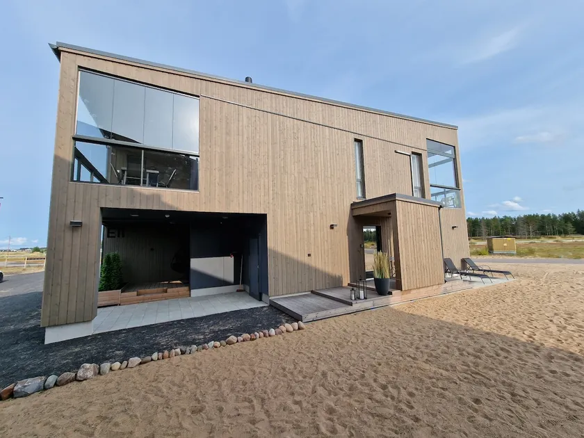 Gorgeous luxury holiday home on the sandy beach (E11) - Image 1