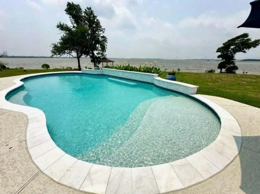 Lone Star Bayhouse - Image 1
